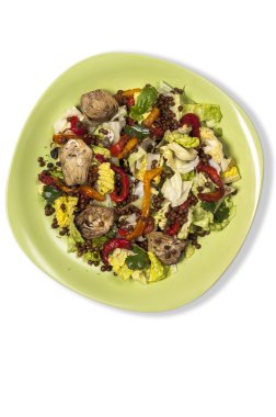 Enginar salatası yeşil plaka yükü üzerinde