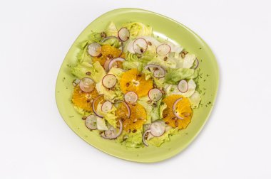 Beyaz turuncu ve turp salatası