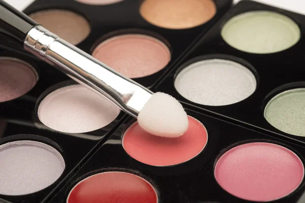 Light pink eye make up with a brush — Stock Photo, Image