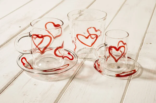 Crystal Drinking Set Red Hearts Design on Wooden Panel — Stock Photo, Image