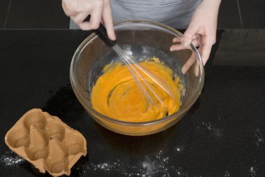 Çırpma yumurta ve şeker