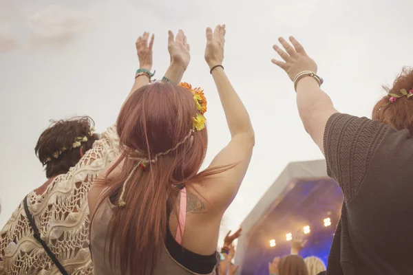 Multitud festival de música al aire libre — Foto de Stock