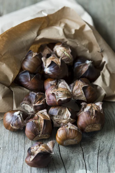 Saco de castanhas assadas — Fotografia de Stock