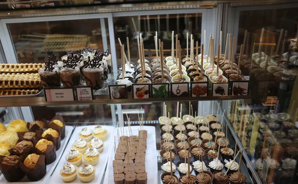 Shop- window of chokolate shop — Stock Photo, Image