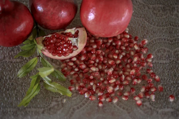 Stilleben med granatäpple — Stockfoto