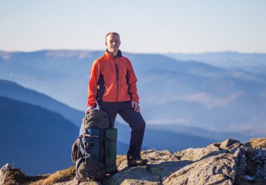 uzun yürüyüşe çıkan kimse sırt Dağları ile