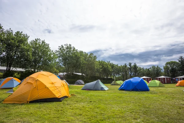 Tenten staat in camping Reykjavik, IJsland — Stockfoto