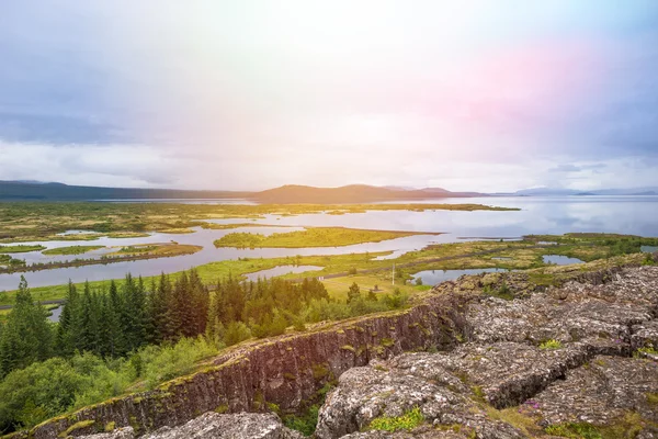 Thingvellir εθνικό πάρκο - διάσημη περιοχή στην Ισλανδία, στο σημείο όπου Ατλαντικού τεκτονικά πιάτα συναντά. Μνημείο παγκόσμιας κληρονομιάς της UNESCO — Φωτογραφία Αρχείου