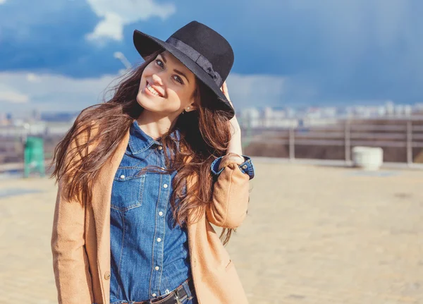 Young pretty woman posing in hat — Stock Photo, Image