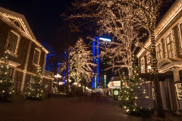 Luces de Navidad en Parque de Atracciones Liseberg, Gotemburgo, Suecia — Foto de Stock