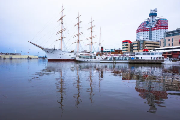 Boats with christmas decoration in harbor Gothenbur, Sweden — Stock Photo, Image