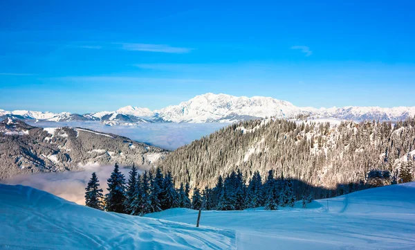 Góry narciarski w Austrii - przyrody i sportu tonowanie obrazu — Zdjęcie stockowe