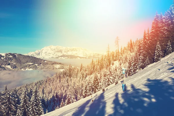 Montanhas estância de esqui na Áustria - natureza e esporte imagem tonificação — Fotografia de Stock