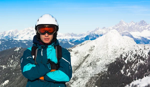 Young skier standing at mountains ski resort in Austria — Stock Photo, Image