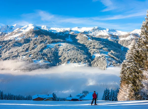 Estación de esquí de montaña en Austria - Naturaleza y deporte — Foto de Stock