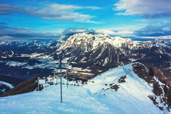 Montanhas estância de esqui na Áustria - natureza e esporte imagem — Fotografia de Stock