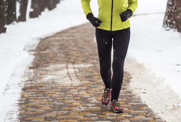 Young sport woman model jogging during winter training outside in winter — Stock Photo, Image