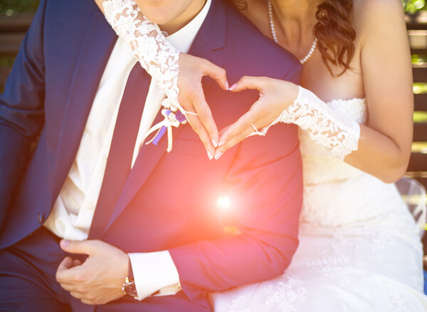 Wedding couple holding hands in sunny wedding day