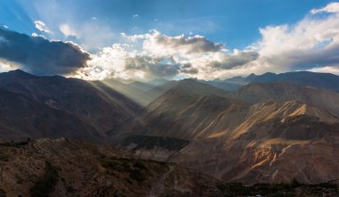 Himalaya dağ manzarası. Jammu ve Keşmir devlet, Kuzey Hindistan