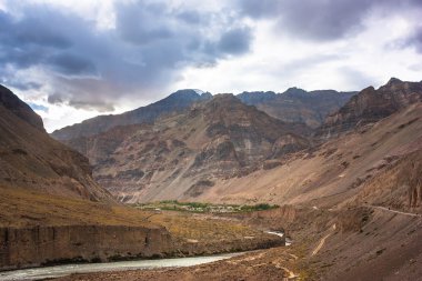 Himalaya dağ manzarası. Jammu ve Keşmir devlet, Kuzey Hindistan