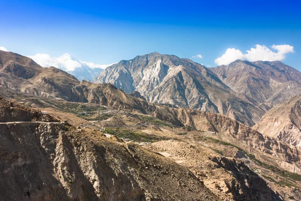 Himalaya paisaje montañoso. Jammu y el estado de Cachemira, norte de la India — Foto de Stock