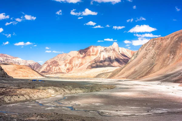 ヒマラヤ山の風景。ジャンムー ・ カシミール州、北インド — ストック写真