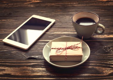 Tablet, kahve ve mevcut