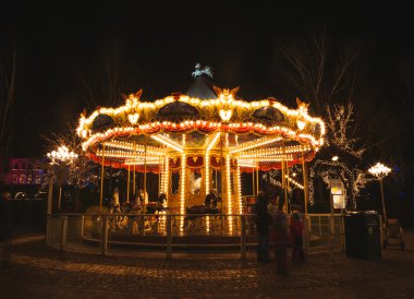 Liseberg eğlence parkı ile Noel süsleri