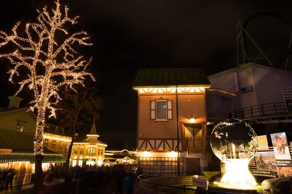 Parc d'attractions Liseberg avec des décorations de Noël — Photo