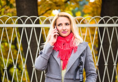 genç kadın ile hareket eden