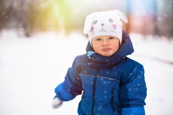 Happy baby-boy  in winter park — Stock Photo, Image