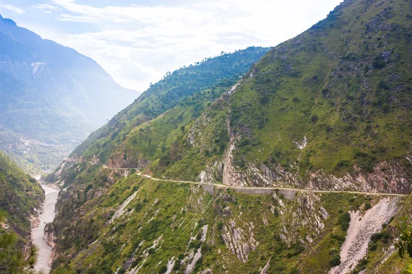 Himalayas landscape with mountains, road, river, clouds. Jammu and Kashmir State, North India — Stock Photo, Image