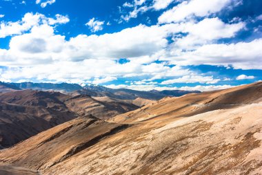 Himalaya Dağları, yol, nehir, bulutlar, yatay. Jammu ve Keşmir devlet, Kuzey Hindistan