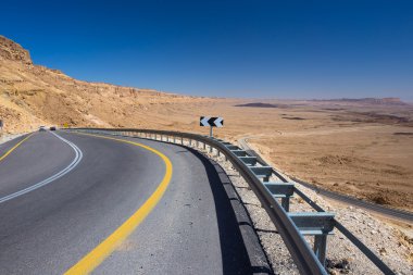 İsrail Çölü'nde yol