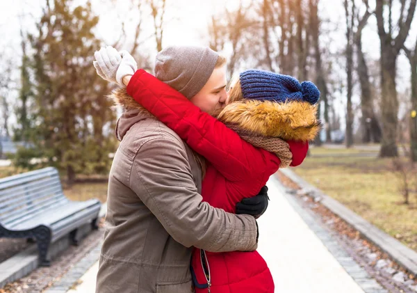 Young hipster couple outdoor — Stock Photo, Image