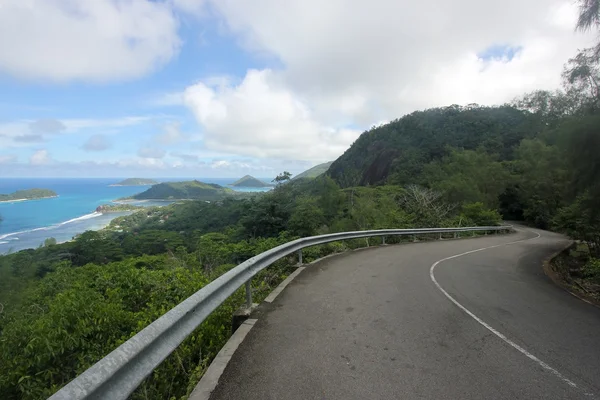 Road, sky, blue sea and islands on Mahe. Seychelles — Stock Photo, Image