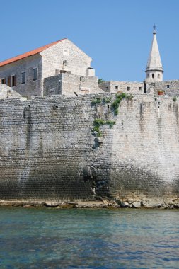 Eski kale ve Belediye Binası.