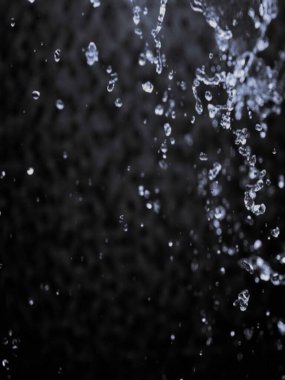 Soyut siyah ve su damlaları arkaplan resmi