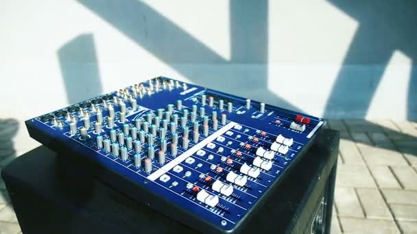 DJ Audio produkce a zvuku mixer konzole — Stock video