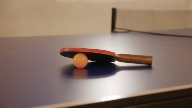 Raket tablolar tenis veya ping pong tablo üzerinden