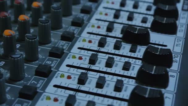 Mezclador de consola de sonido DJ — Vídeos de Stock