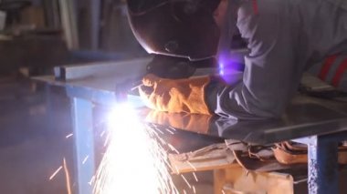 Kaynakçı metal sektöründe iş başında