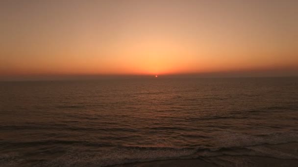 在印度果阿海上橙色日落 — 图库视频影像