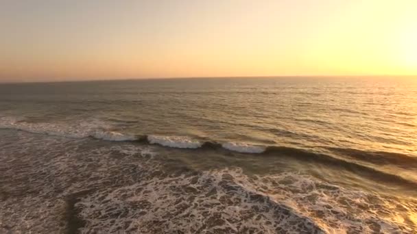 Narancssárga naplemente a tengeren, az indiai Goa — Stock videók