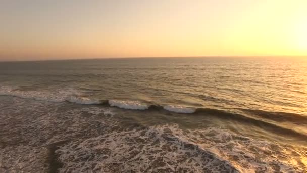 Oranje zonsondergang op zee in Goa India — Stockvideo