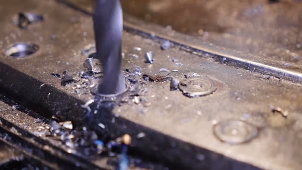 Primer plano de perforación de metal en taller de metal en turbina de rotor de repuesto — Vídeo de stock