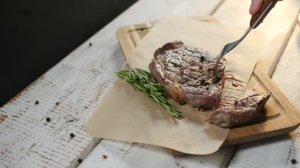 Mans hand cut steak meat dish — Stock Video