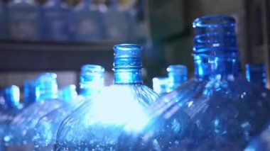 Su üretim hattı taşıyıcısı yavaş çekim