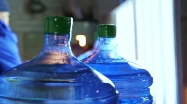 Su üretim hattı taşıyıcısı yavaş çekim