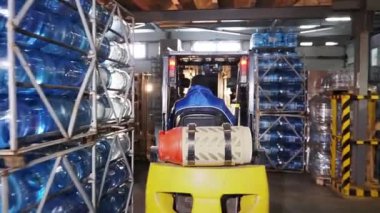 Su Üretim Üssünde Forklift